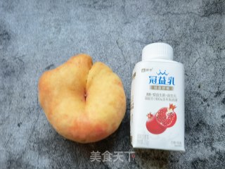 蟠桃麦片酸奶杯步骤1