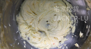 美味果酱奶油挞，入口甜蜜，挞皮非常的酥松香脆，精致又迷你。步骤2