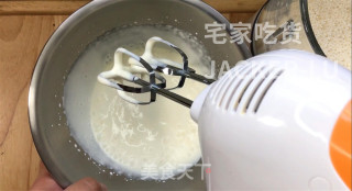 香蕉牛奶雪糕，制作超简单，甜甜蜜蜜，香蕉味十足，健康美味。步骤3