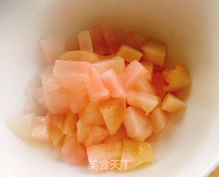 甜滋滋冰冰凉的高颜值仙桃奶冻~步骤1