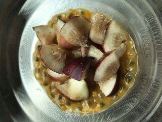 清凉消暑：椰汁芒果百香果步骤3