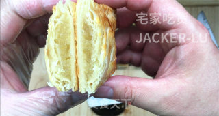 手抓饼果酱派，制作方法超级简单，吃起来脆脆甜甜哒，超级好吃。步骤8