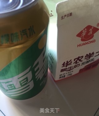 网红小熊水果酸奶杯步骤2