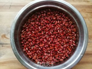 牛奶蜜豆西米露步骤1