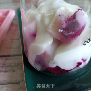 “清凉消暑”火龙果冰酸奶步骤6