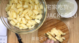 家常美食苹果酱，入口酸酸甜甜，纯天然美食，无防腐剂哦。步骤1