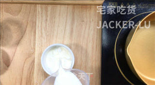 老式奶油雪糕，制作简单，奶香味十足，满满小时候的味道。步骤1