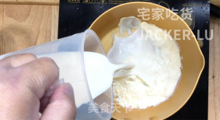 老式奶油雪糕，制作简单，奶香味十足，满满小时候的味道。步骤2