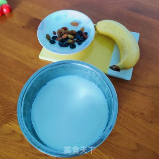 葡萄干香蕉拌酸奶步骤1