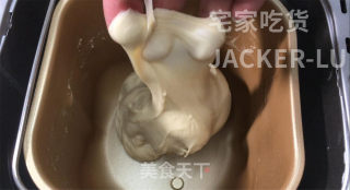 冰爽爆浆冰面包，颜值高做法简单，丝滑冰凉夹心馅料，非常好吃。步骤4