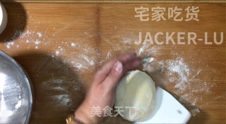 冰爽爆浆冰面包，颜值高做法简单，丝滑冰凉夹心馅料，非常好吃。步骤5