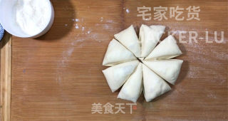 冰爽爆浆冰面包，颜值高做法简单，丝滑冰凉夹心馅料，非常好吃。步骤8