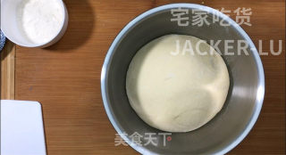 冰爽爆浆冰面包，颜值高做法简单，丝滑冰凉夹心馅料，非常好吃。步骤7