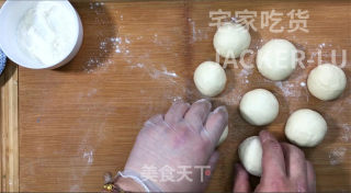 冰爽爆浆冰面包，颜值高做法简单，丝滑冰凉夹心馅料，非常好吃。步骤9