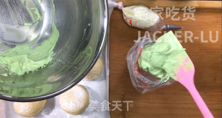 冰爽爆浆冰面包，颜值高做法简单，丝滑冰凉夹心馅料，非常好吃。步骤17