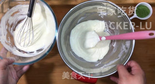 抹茶酸奶慕斯蛋糕，咸香的芝士饼干，酸甜的酸奶、清新微苦的抹茶。步骤9