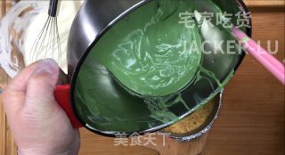 抹茶酸奶慕斯蛋糕，咸香的芝士饼干，酸甜的酸奶、清新微苦的抹茶。步骤12