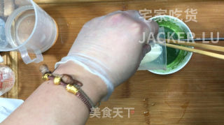 抹茶酸奶慕斯蛋糕，咸香的芝士饼干，酸甜的酸奶、清新微苦的抹茶。步骤20