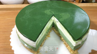 抹茶酸奶慕斯蛋糕，咸香的芝士饼干，酸甜的酸奶、清新微苦的抹茶。步骤26
