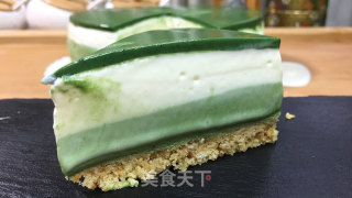 抹茶酸奶慕斯蛋糕，咸香的芝士饼干，酸甜的酸奶、清新微苦的抹茶。步骤27