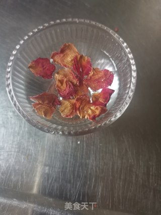 火龙果酸奶布丁杯步骤1