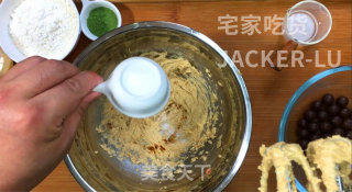 麦丽素抹茶软曲奇，奇妙的口感，好像变得加倍好吃了起来。步骤8