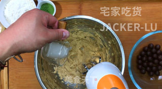 麦丽素抹茶软曲奇，奇妙的口感，好像变得加倍好吃了起来。步骤9