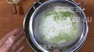 巧克力夹心抹茶曲奇，奶香味十足，醇厚巧克力，酥到掉渣的美食。步骤7