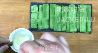 巧克力夹心抹茶曲奇，奶香味十足，醇厚巧克力，酥到掉渣的美食。步骤13