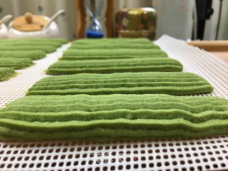 巧克力夹心抹茶曲奇，奶香味十足，醇厚巧克力，酥到掉渣的美食。步骤12