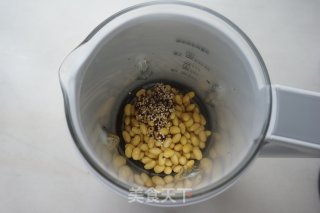 奇亚籽藜麦豆浆步骤3