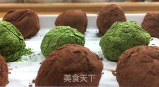 抹茶松露巧克力，一口下去，丝丝柔滑，入口即化，简单又便宜。步骤12