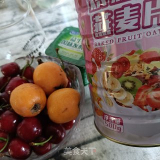 “萌系美食”燕麦枇杷酸奶杯步骤1