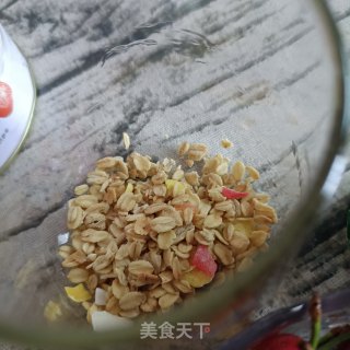 “萌系美食”燕麦枇杷酸奶杯步骤2