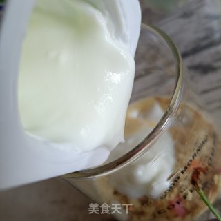 “萌系美食”燕麦枇杷酸奶杯步骤3