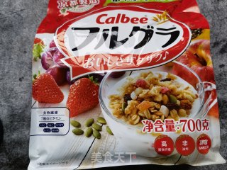 芒果麦片樱桃酸奶昔步骤4