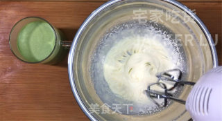 抹茶奶油布丁慕斯，冰爽软滑，奶香甜蜜，炎热夏日的超赞小甜品。步骤10