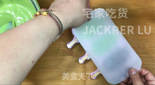超简单脆皮雪糕冰激凌，可可和抹茶双重美味，细腻顺滑，巧克力味浓郁。步骤9