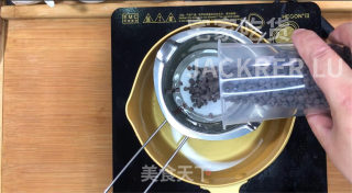 超简单脆皮雪糕冰激凌，可可和抹茶双重美味，细腻顺滑，巧克力味浓郁。步骤11