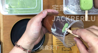 超简单脆皮雪糕冰激凌，可可和抹茶双重美味，细腻顺滑，巧克力味浓郁。步骤15