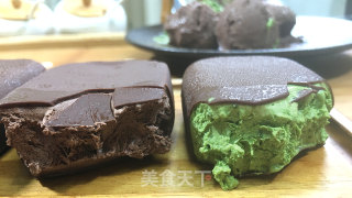 超简单脆皮雪糕冰激凌，可可和抹茶双重美味，细腻顺滑，巧克力味浓郁。步骤22