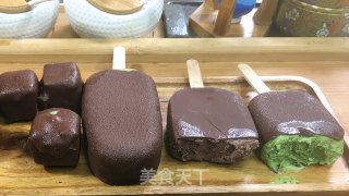 超简单脆皮雪糕冰激凌，可可和抹茶双重美味，细腻顺滑，巧克力味浓郁。步骤21