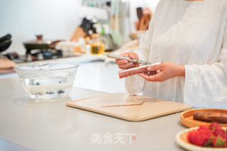 节气食养｜小满 椰香草莓步骤2