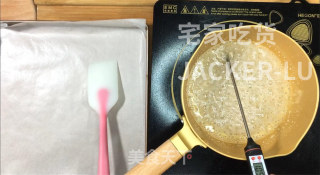 超简单蜂巢焦糖脆，口感酥脆甜蜜，微微粘牙，5分钟轻松搞定。步骤2