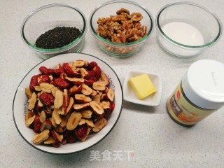 补血养颜，益智健脑～枣泥核桃芝麻糕步骤1