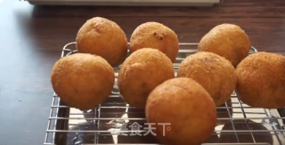 把隔壁家小朋友馋哭的香脆热狗芝士球球步骤8