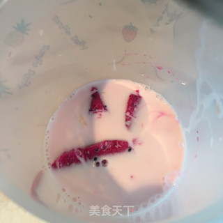 火龙果香蕉奶昔步骤4