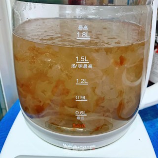 桃胶撞奶步骤1