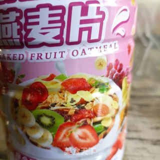 “缤纷水果”火龙果燕麦酸奶步骤3