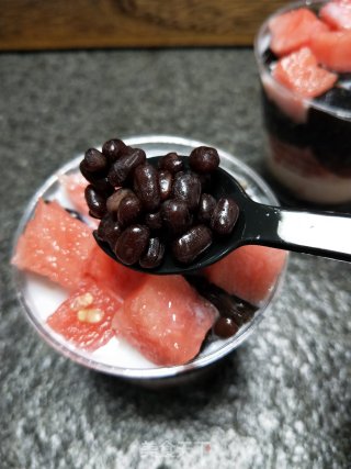 西瓜红豆椰奶杯步骤7